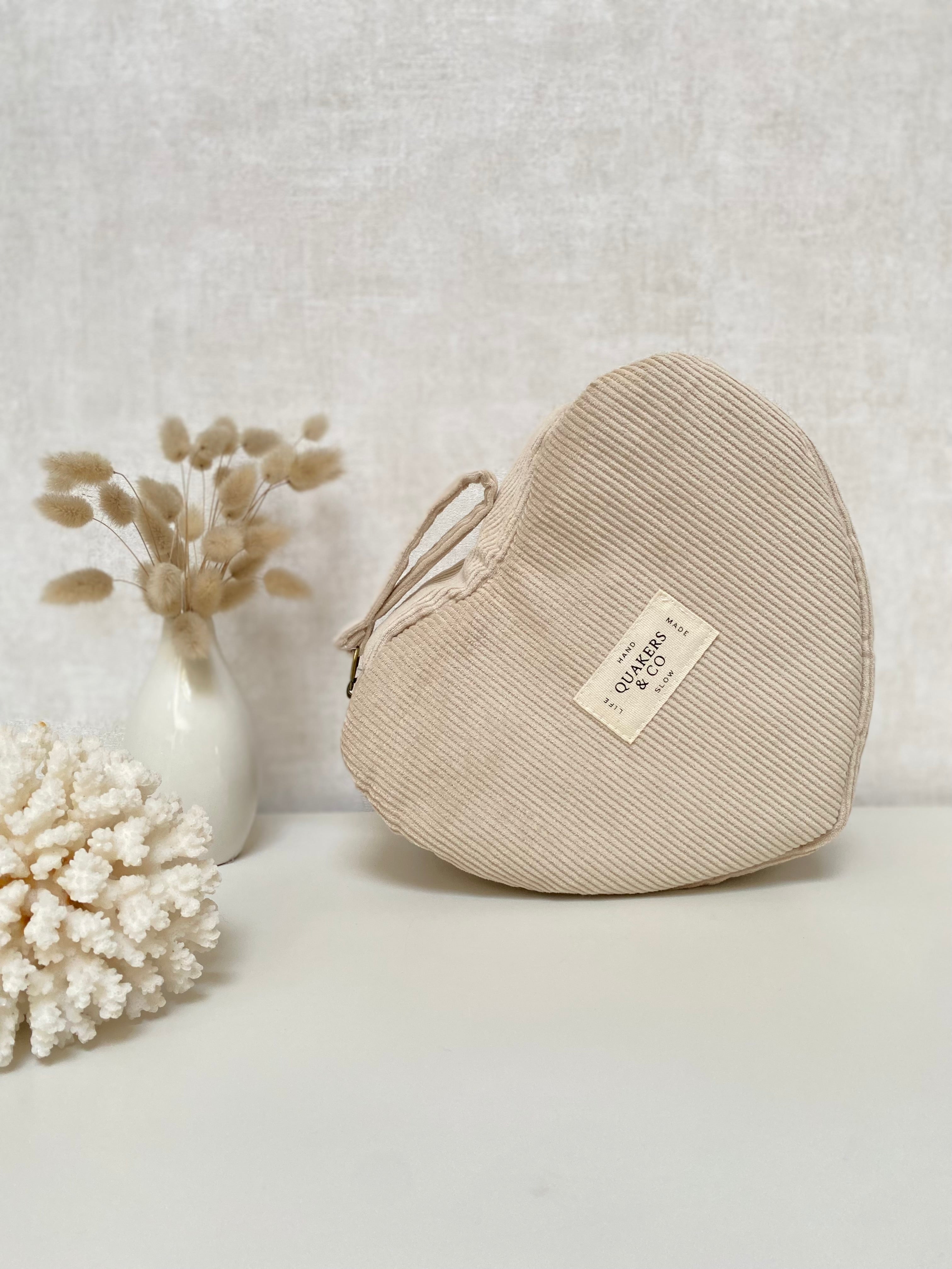 Trousse cœur – Broderie signature artisanale