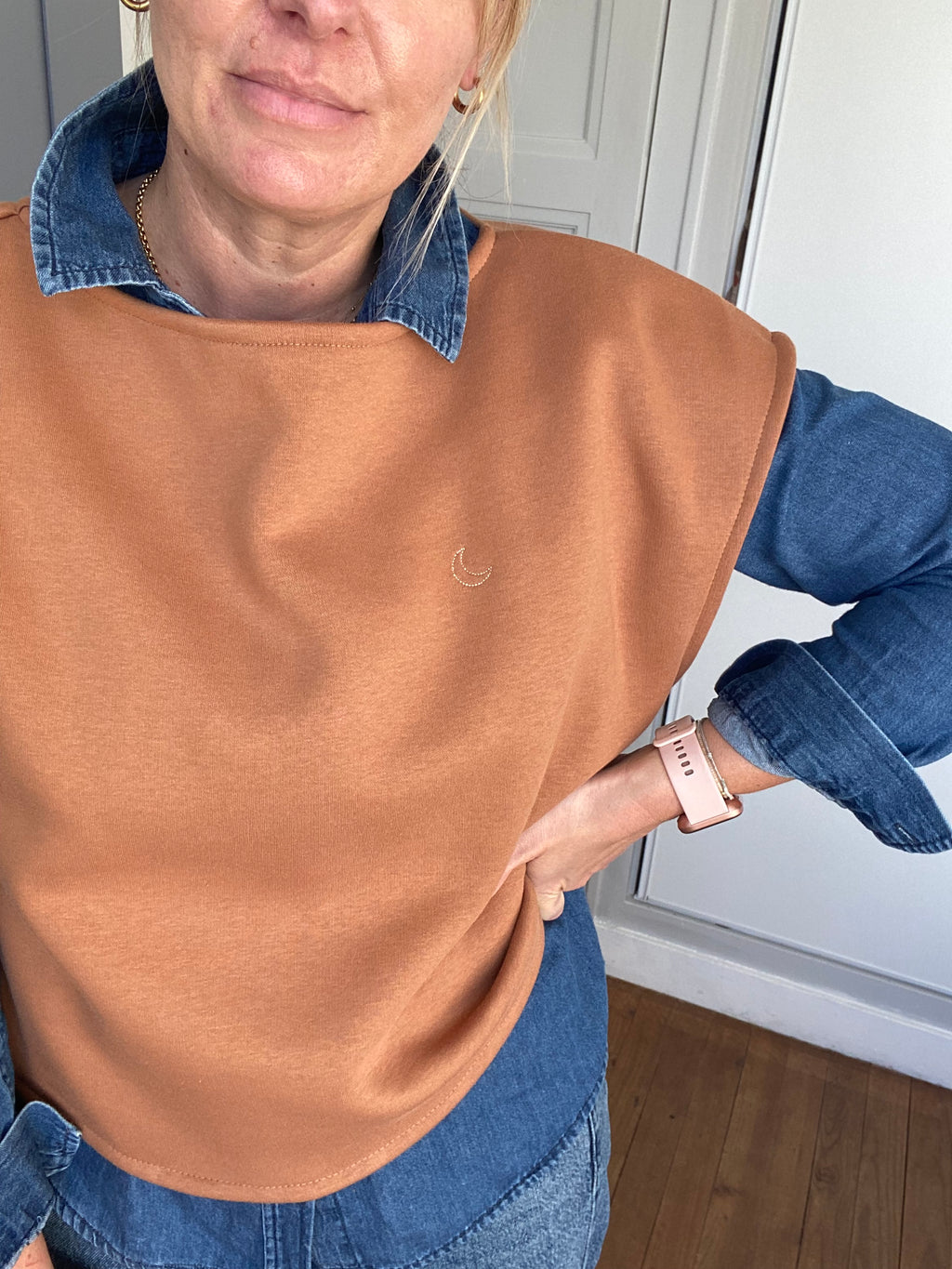 Pull SOFIA - camel, broderie lune