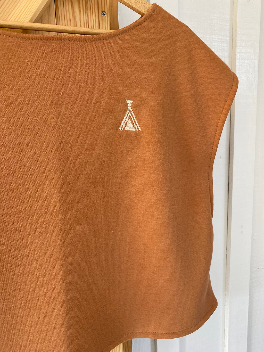 Pull SOFIA - camel, broderie ethnique