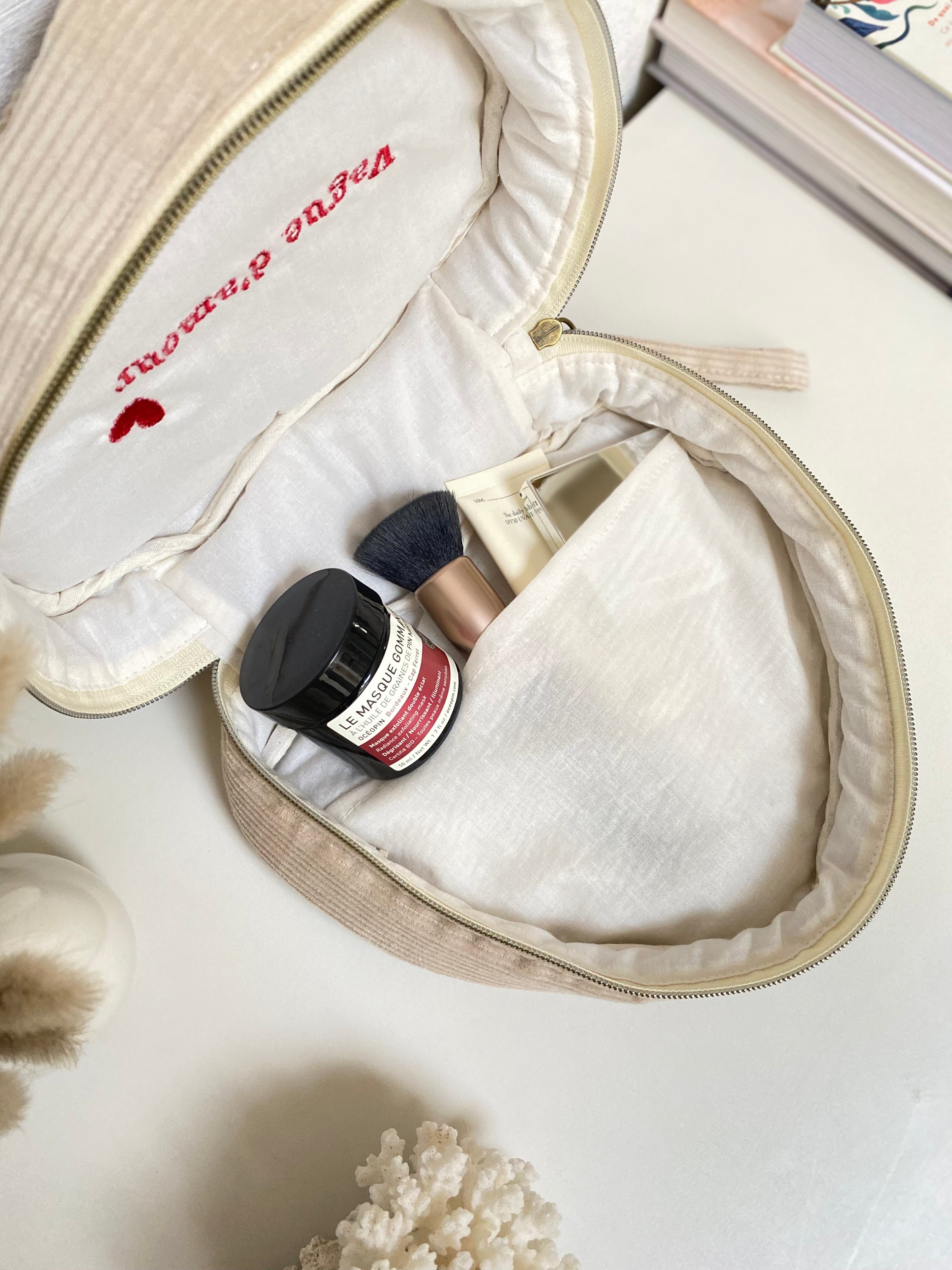 Trousse cœur – Broderie signature artisanale