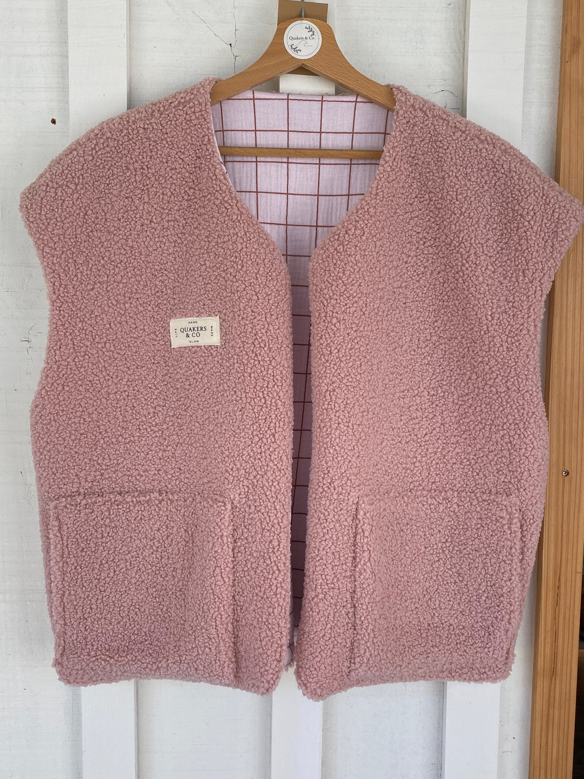 Gilet Suzanne - bouclette rose et gaze de coton à carreaux