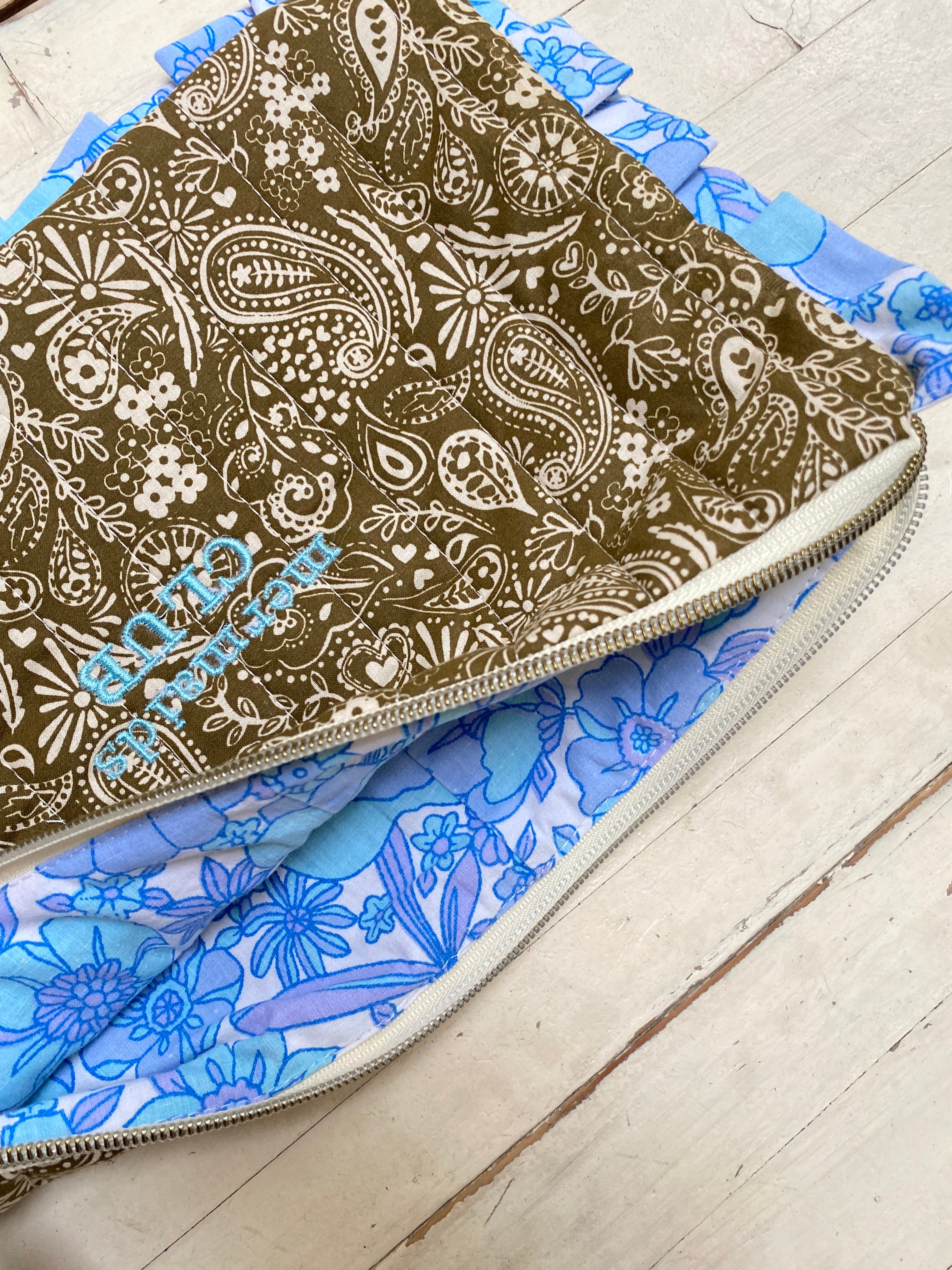 Pochette matelassée MERMAIDS CLUB - bandana kaki et broderie signature 🩵