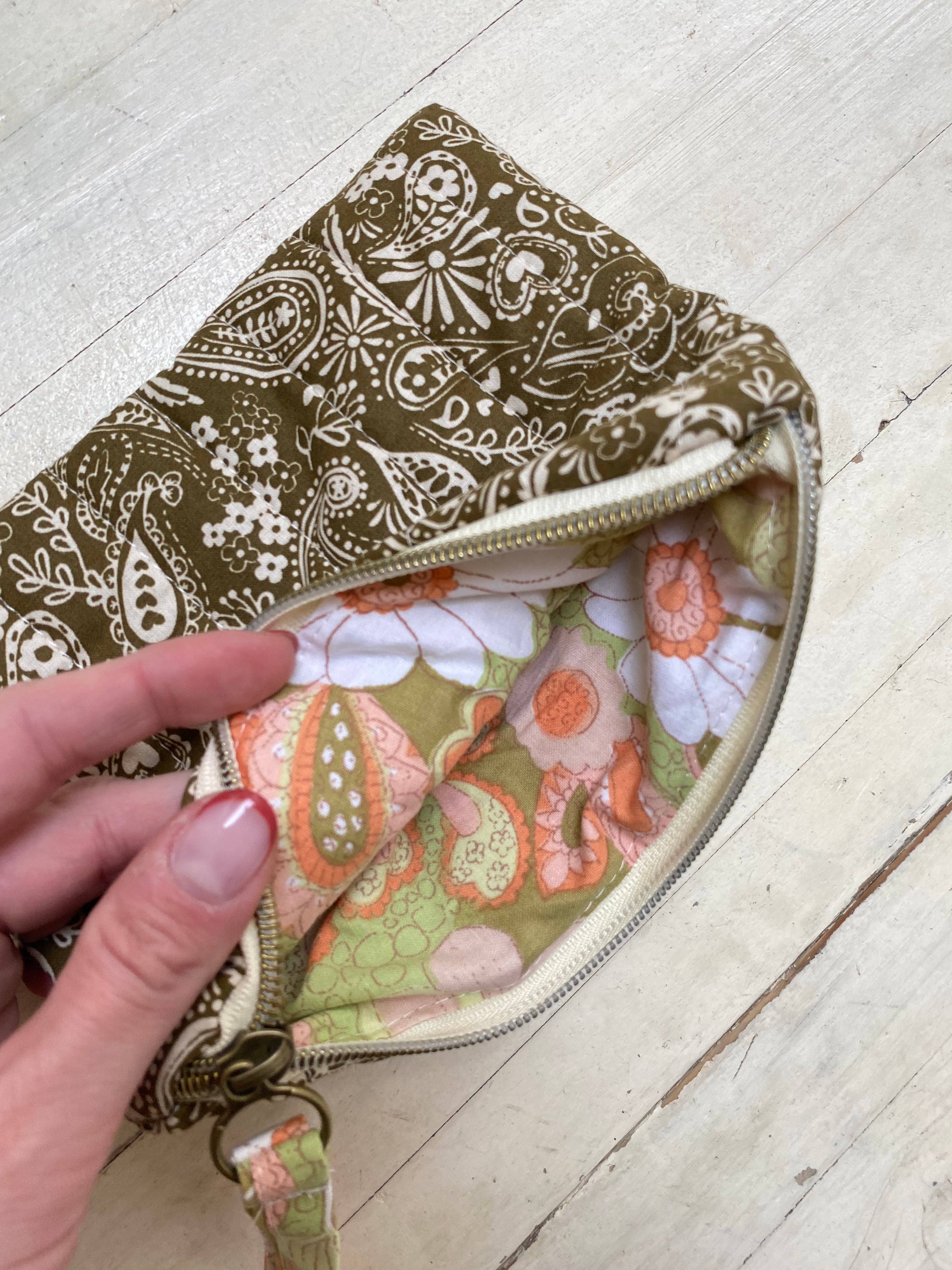 Trousse « 🩷 » - Bandana kaki - Broderie signature